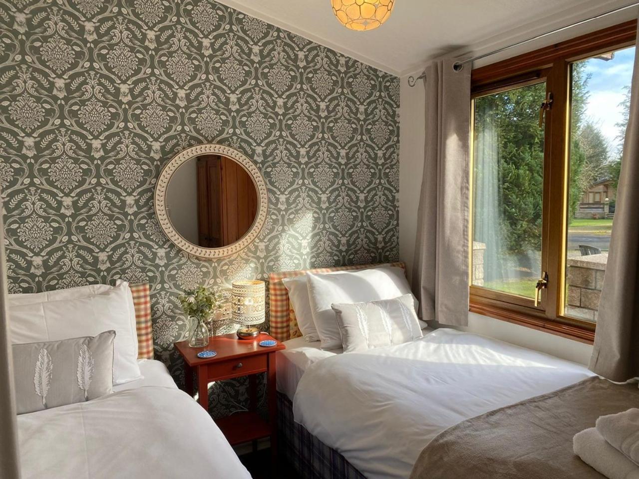 Walled Garden Lodges Loch Lomond Balloch Esterno foto